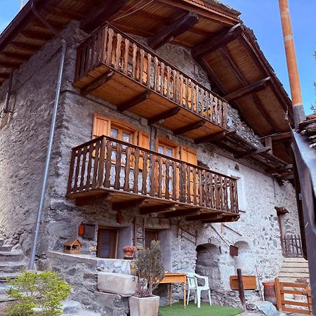 Casa Vacanze Nora Chamois Bagian luar foto