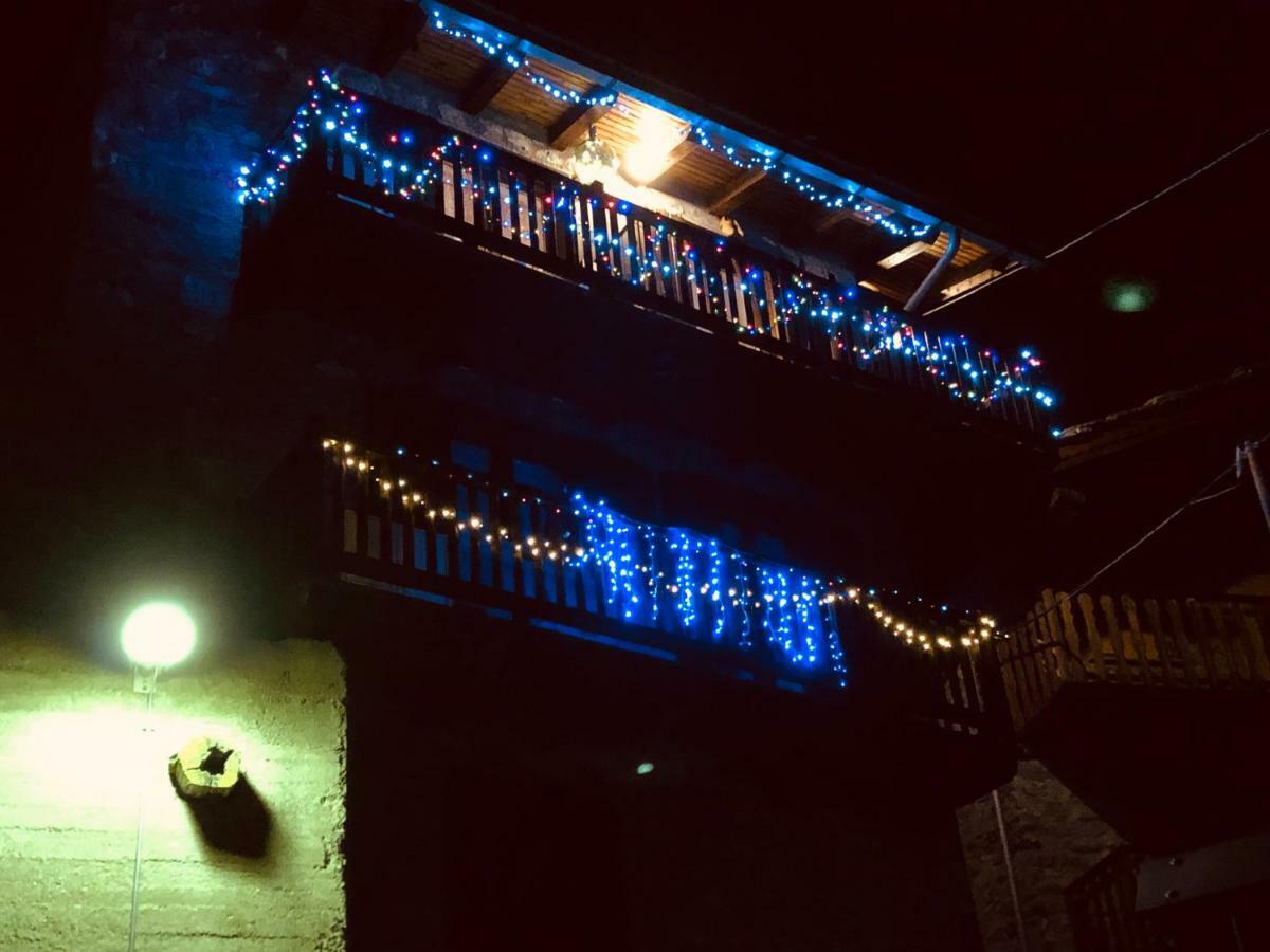 Casa Vacanze Nora Chamois Bagian luar foto